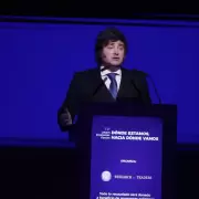 Milei volvió a atacar a los medios de comunicación y denunció un supuesto "golpe de Estado" en un foro empresario