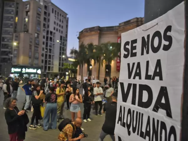 "Se nos va la vida alquilando"