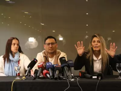 Acompa�ado por su abogada, el padre de Agostina Vega dio una conferencia de prensa