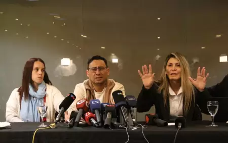 Acompa�ado por su abogada, el padre de Agostina Vega dio una conferencia de prensa
