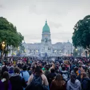 Con Thelma Fard�n y Cazzu al frente, la marcha del 3J apunt� contra Milei y reclam� renuncias por el caso Agostina