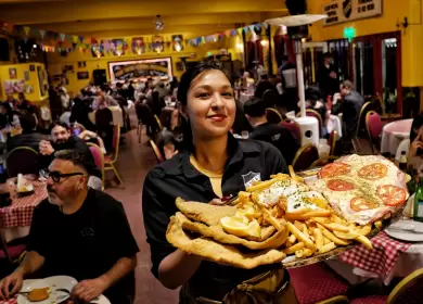 Milanesas con papas fritas, el cl�sico de la gastronom�a porte�a