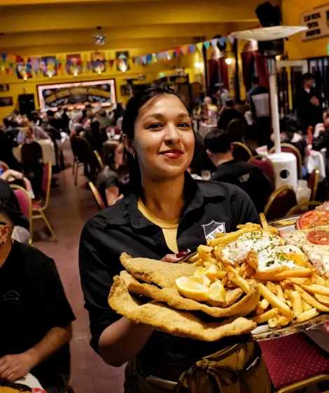 Milanesas con papas fritas, el cl�sico de la gastronom�a porte�a