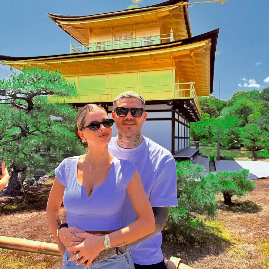 Mauro Icardi y la China Suárez en Japón