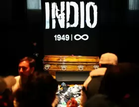 Im�genes del velorio del Indio Solari