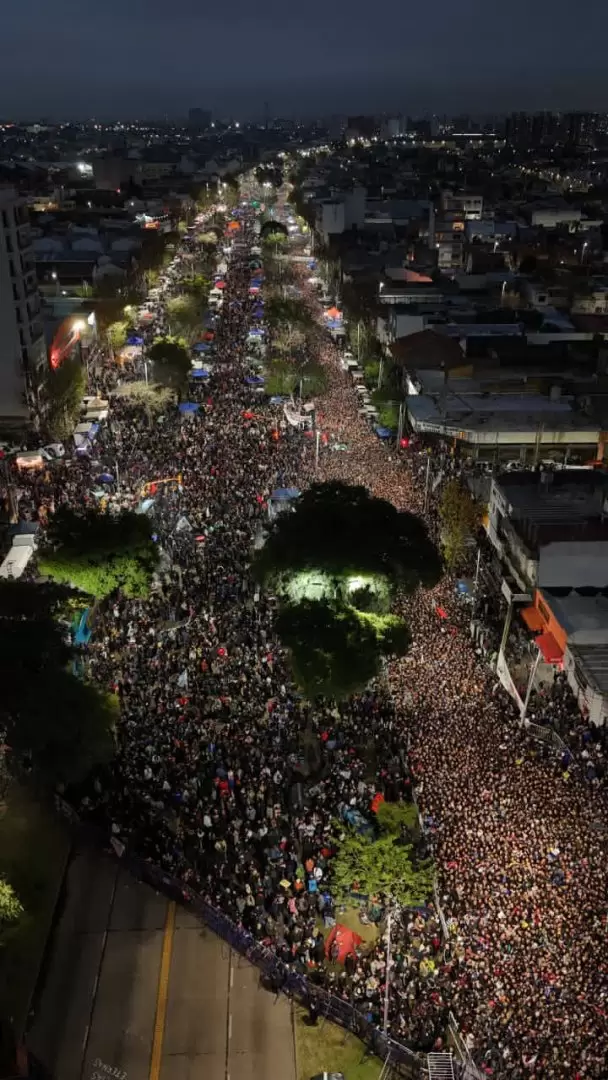 El �ltimo adi�s al Indio Solari super� las 90 cuadras de fila