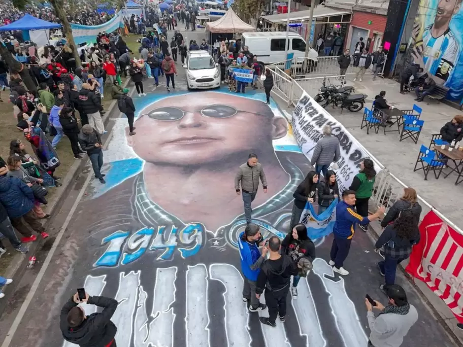 La despedida del Indio volvi� a mostrar el poder de convocatoria de los grandes �dolos populares.