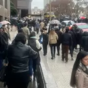 Alarma, lluvia y tensión en Economía: una amenaza de bomba obligó a evacuar el ministerio