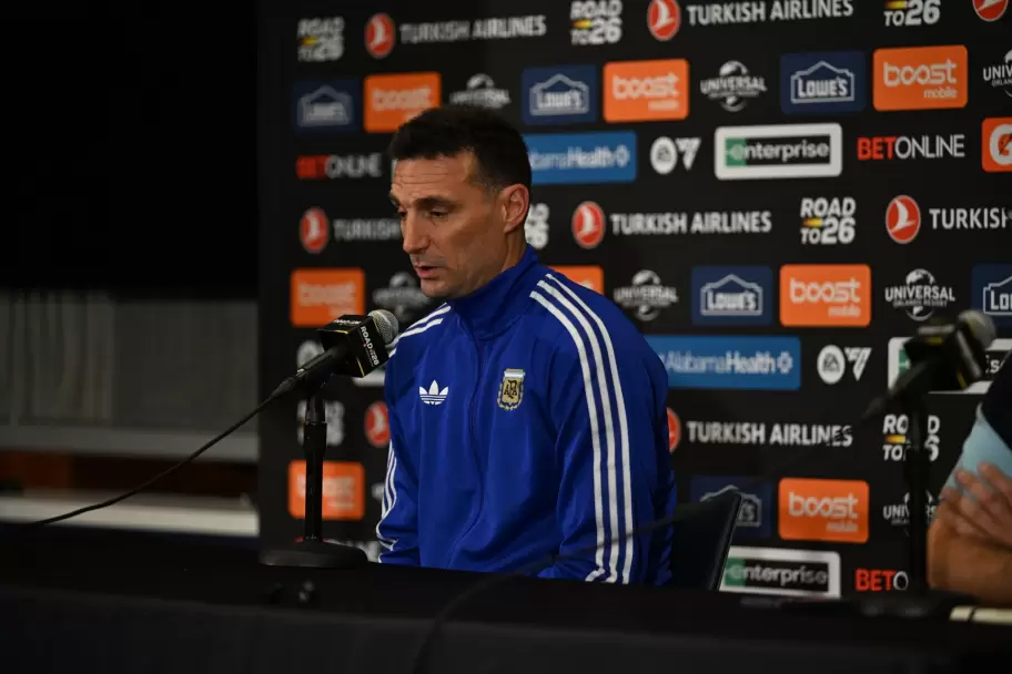 Lionel Scaloni en la conferencia de prensa previa al duelo frente a Islandia, a siete días del debut contra Argelia en el Mundial 2026.