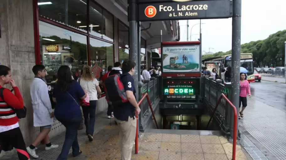 Los molinetes en la estación Federico Lacroze de la línea B de subte fueron liberados este martes entre las 7 y las 8