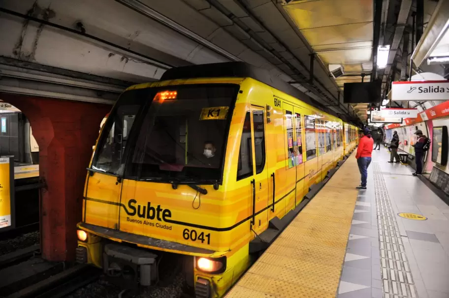Los trabajadores del subte denunciaron persecución y graves fallas en la red