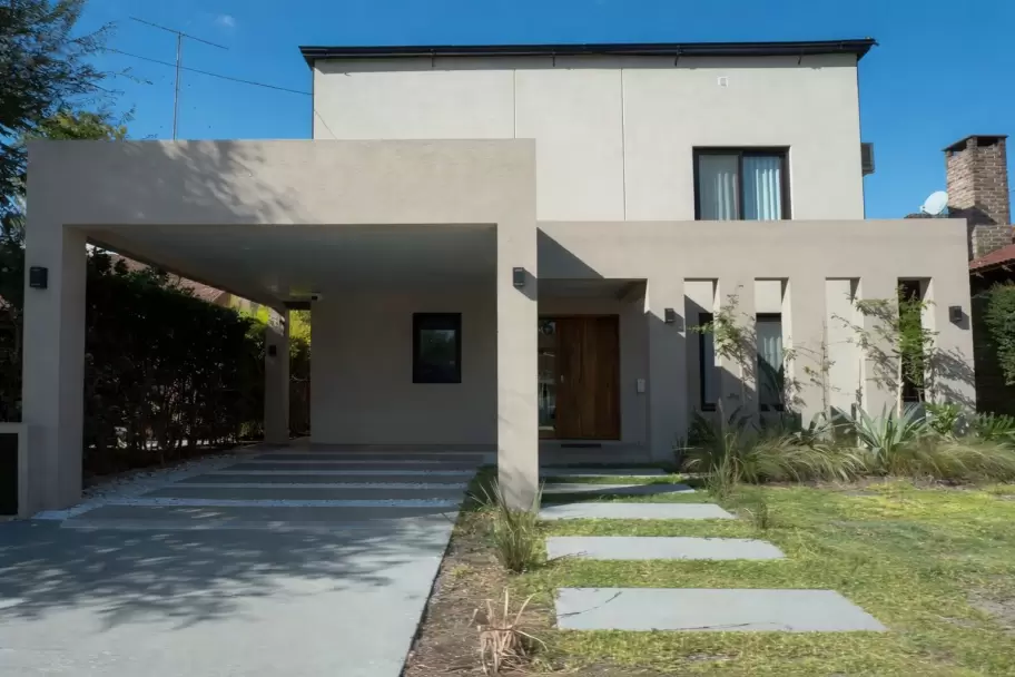 La casa de Manuel Adorni en el country Indio Cuá
