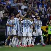 Con Argelia en la mira: Argentina venció 3 a 0 a Islandia con goles de Barco, Messi y Almada