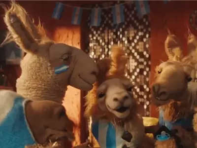 La vendetta del Grupo Clar�n con "La Llama que Llama": la publi que se volvi� viral y que apuntar�a al esc�ndalo de Adorni