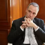 Explota la oposici�n por las explicaciones de Adorni: "Bettina y yo no vamos a entrar a ning�n blanqueo"