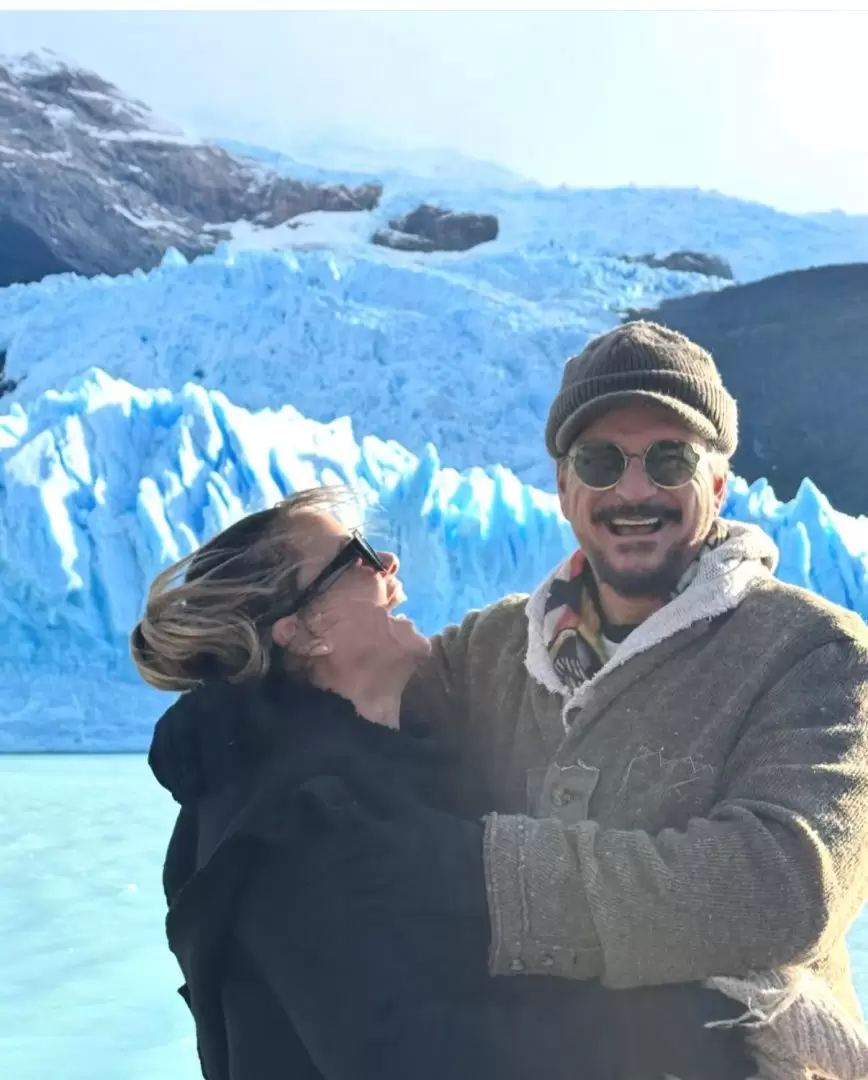 Ricardo Arjona y su mujer en el sur