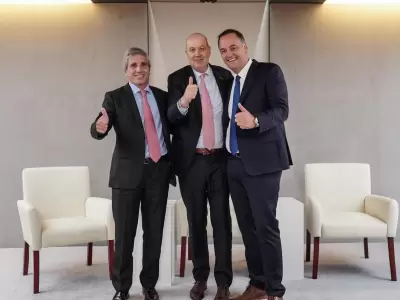 Federico Sturzenegger y Manuel Adorni , los inocentes fiscales