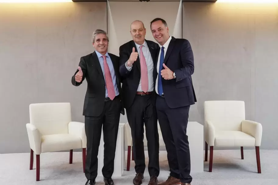 Federico Sturzenegger y Manuel Adorni , los inocentes fiscales