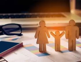 Menos hijos, menos herederos: la natalidad cae a niveles hist�ricos y el pa�s envejece aceleradamente