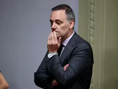 Manuel Adorni meti� la pata con los audios a su contratista.