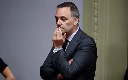Manuel Adorni meti� la pata con los audios a su contratista.