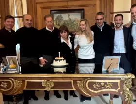 Patricia Bullrich sopl� las velitas en la reuni�n de la mesa chica de La Libertad Avanza, mientras Adorni tambalea con sus cr�ticas.