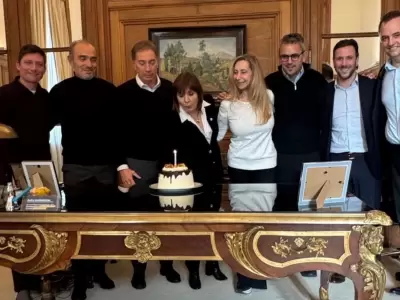 Patricia Bullrich sopl� las velitas en la reuni�n de la mesa chica de La Libertad Avanza, mientras Adorni tambalea con sus cr�ticas.