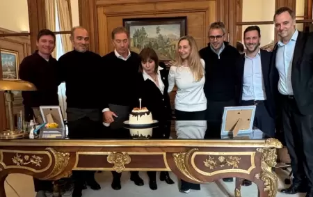 Patricia Bullrich sopl� las velitas en la reuni�n de la mesa chica de La Libertad Avanza, mientras Adorni tambalea con sus cr�ticas.