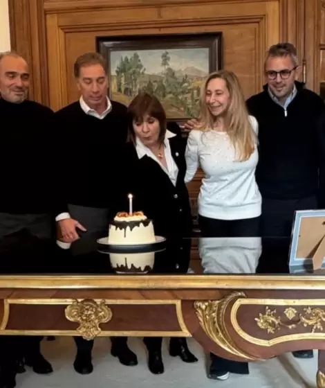 Patricia Bullrich sopl� las velitas en la reuni�n de la mesa chica de La Libertad Avanza, mientras Adorni tambalea con sus cr�ticas.