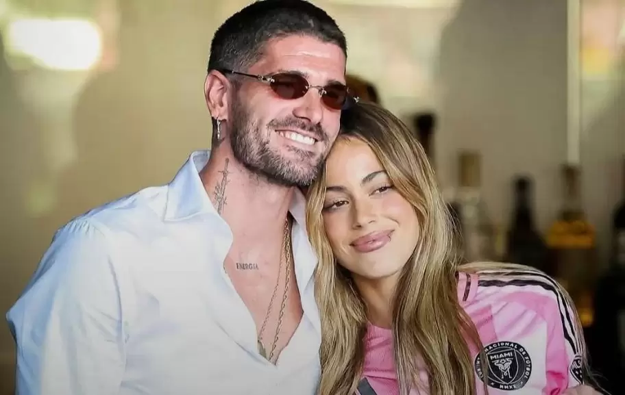 Tini Stoessel y Rodrigo De Paul, en medio de un papel�n