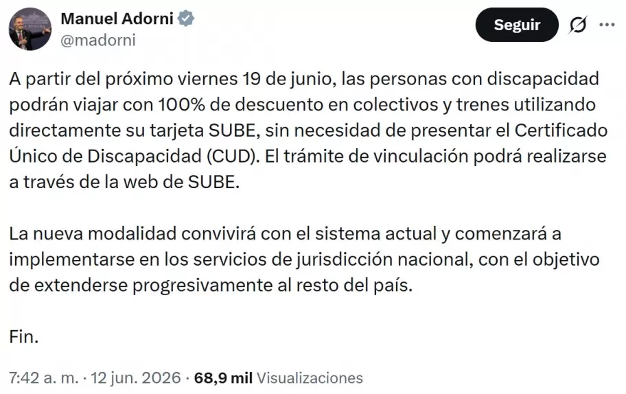 El tuit de Manuel Adorni en donde anunció que las y los discapacitados no deberán exponer su certificado para viajar gratis en trenes y colectivos.