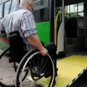 El Gobierno cedió y los discapacitados podrán viajar en transporte público sin certificado y con la SUBE