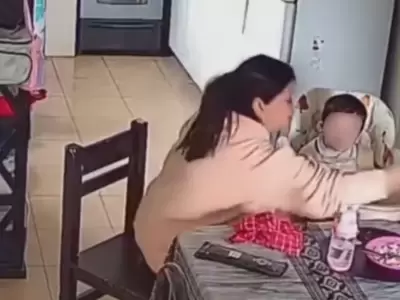 Una ni�era maltrat� a una nena y fue grabada por las c�maras de seguridad.