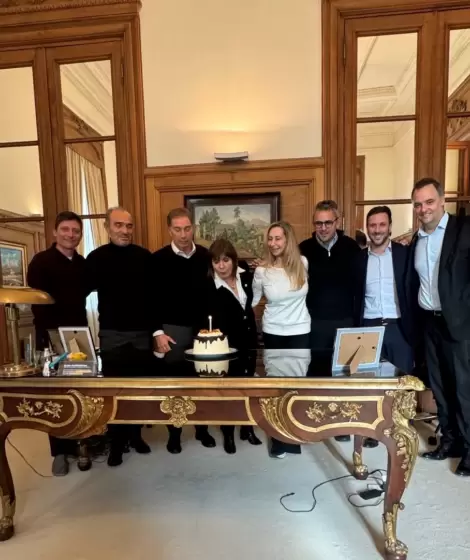 La foto de Gabinete con un Manuel Adorni cada vez m�s relegado