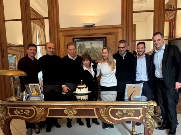 La foto de Gabinete con un Manuel Adorni cada vez m�s relegado