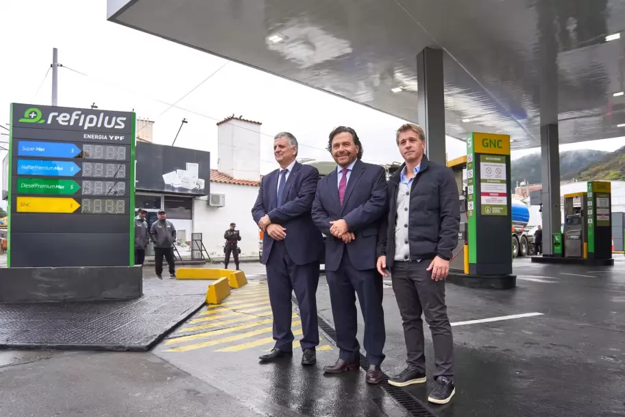 YPF lanzó Refiplus, un nuevo modelo de estaciones que apuesta a la carga rápida y el autodespacho