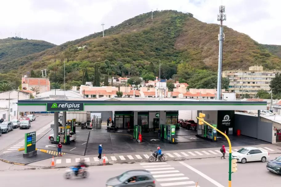 YPF lanzó Refiplus, un nuevo modelo de estaciones que apuesta a la carga rápida y el autodespacho