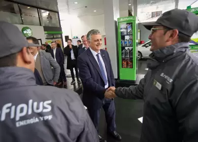 YPF lanz� Refiplus, un nuevo modelo de estaciones que apuesta a la carga r�pida y el autodespacho