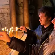 Las tres razones divinas por las que Milei no crucifica a Adorni: el milagrito político entre Karina y Santiago Caputo