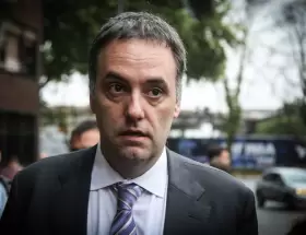 Manuel Adorni con las horas contadas.