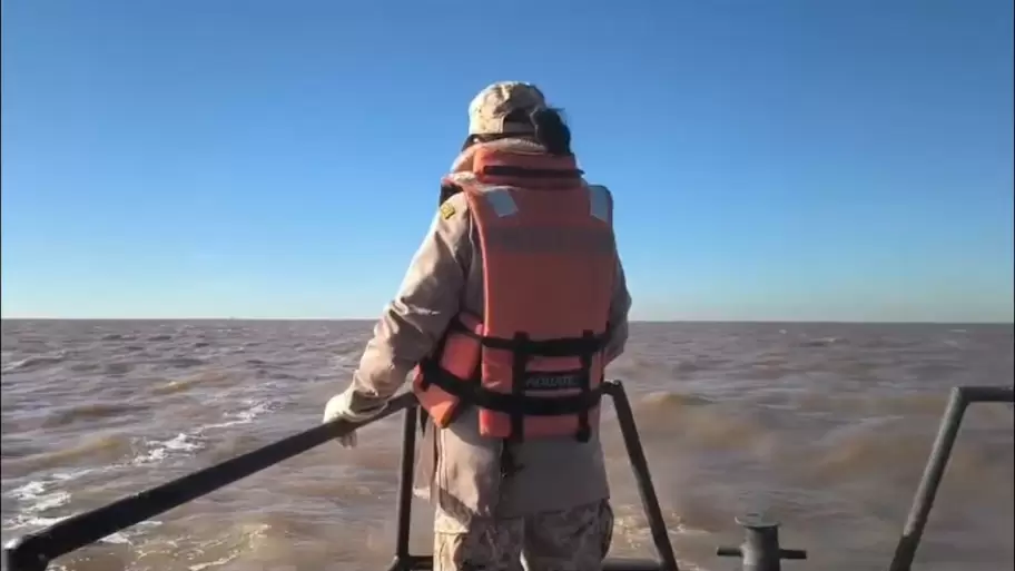 Buscan contrarreloj a cinco pescadores desaparecidos desde el domingo
