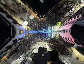 La bandera por la cual la Justicia intim� a Cristina Fern�ndez de no realizar actos en San Jos� 1111.