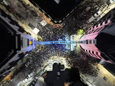 La bandera por la cual la Justicia intim� a Cristina Fern�ndez de no realizar actos en San Jos� 1111.