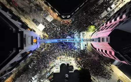 La bandera por la cual la Justicia intim� a Cristina Fern�ndez de no realizar actos en San Jos� 1111.
