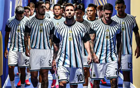 Con el capit�n al frente: Lionel Messi encabez� la salida de "La Scaloneta" al calentamiento frente a Argelia en su debut en el Mundial 2026.