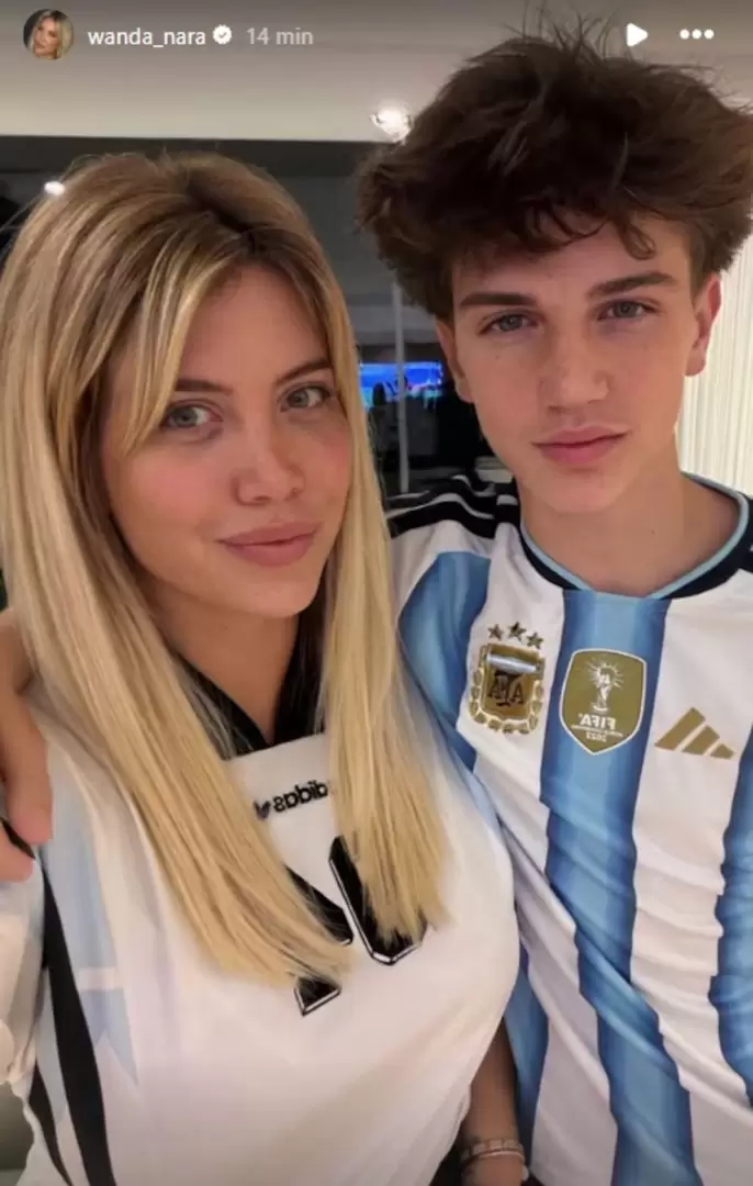 Wanda Nara junto a su hijo en medio del partido de la Selección Argentina