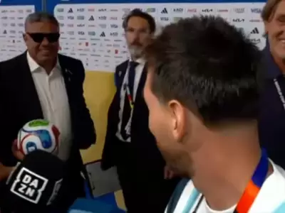 Messi en el momento en el que vio a Tapia con la pelota