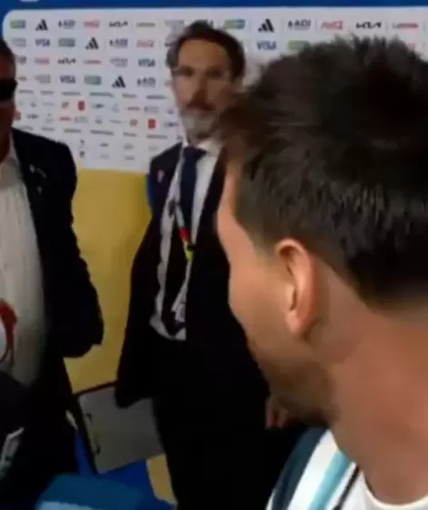 Messi en el momento en el que vio a Tapia con la pelota