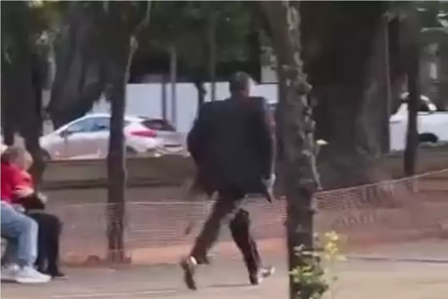 El militar retirado Daniel Moyano huye de la Policía de Tucumán tras golpear a su pareja y balear a un trapito.