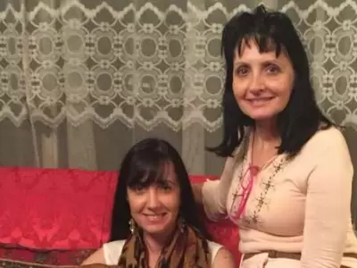 Victoria Villarruel junto a su madre Diana de Stefani.